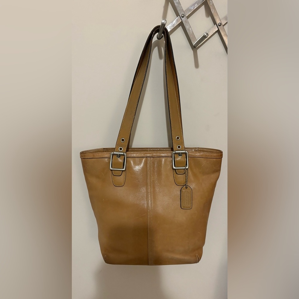 Vintage Coach Glove Tanned Leather Shoulder Bag